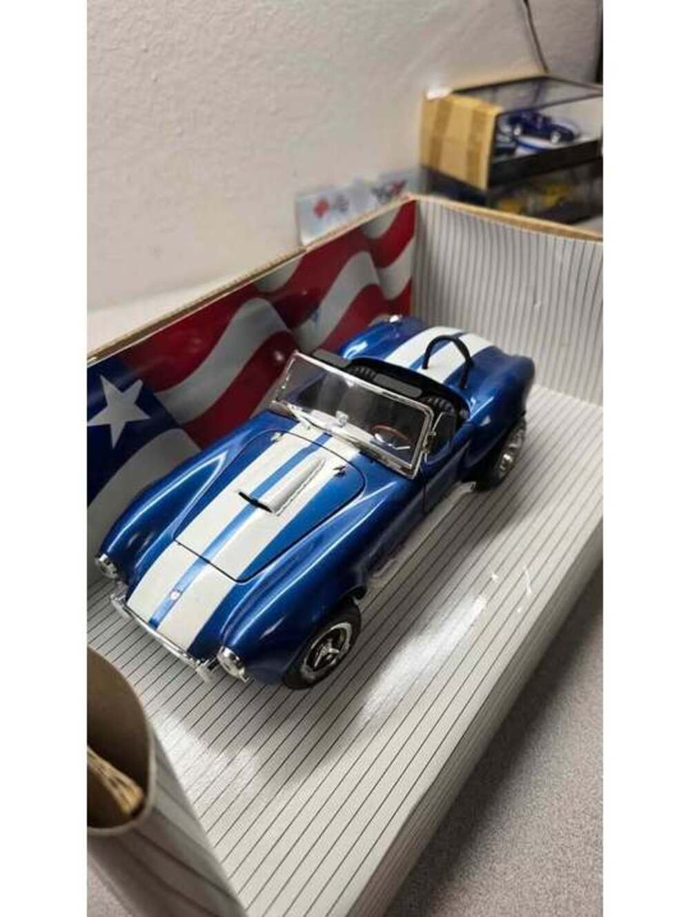 Ertl American Muscle 1:18 Shelby Cobra 427 S/C Diecast Blue/White